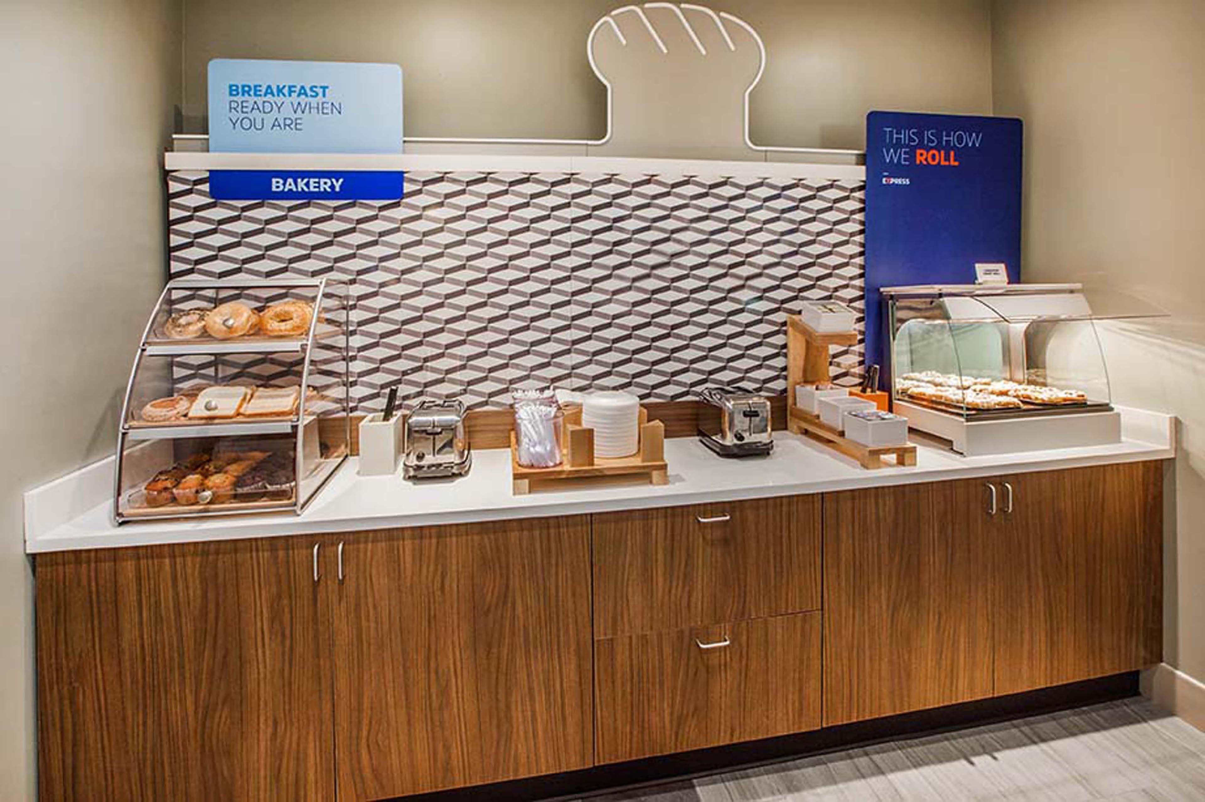 Holiday Inn Express Hotel & Suites Thornburg-S. Fredericksburg By Ihg Eksteriør bilde