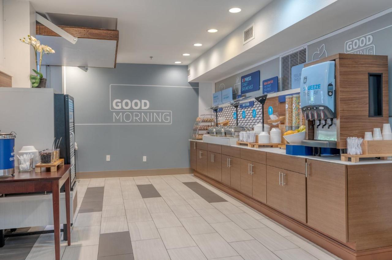 Holiday Inn Express Hotel & Suites Thornburg-S. Fredericksburg By Ihg Eksteriør bilde