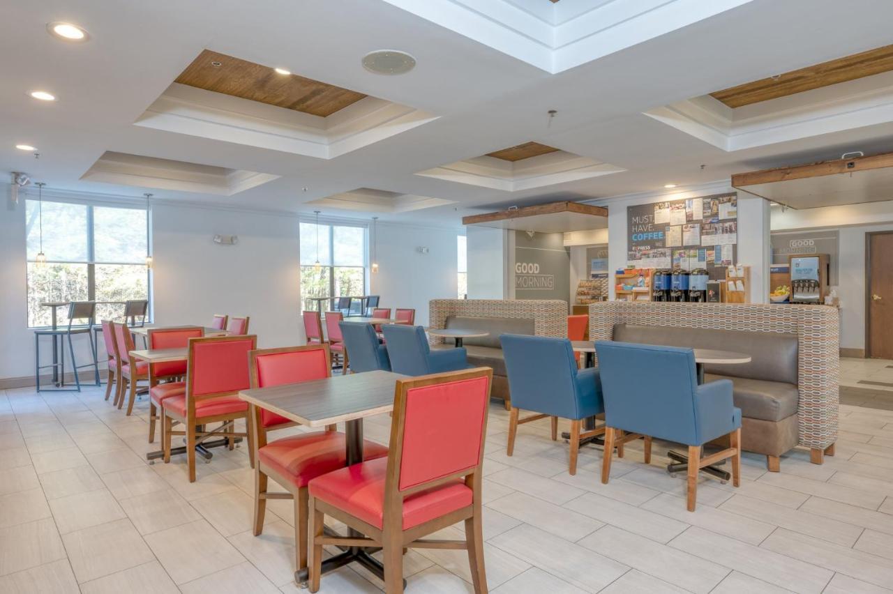 Holiday Inn Express Hotel & Suites Thornburg-S. Fredericksburg By Ihg Eksteriør bilde